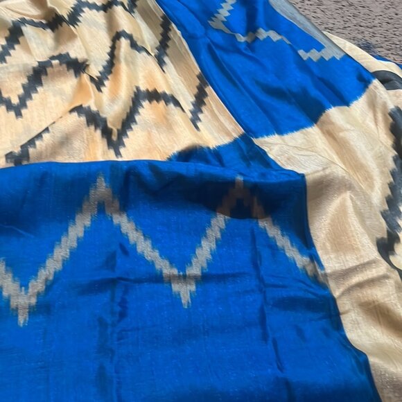 Elegant Blue & Beige Printed Matka Silk Saree | Chevron Design | Blouse Fabric - Picture 15 of 15